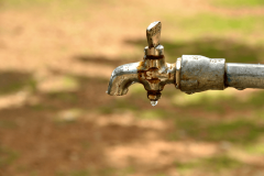 Water-Taps-at-the-school-with-rust-and-leak